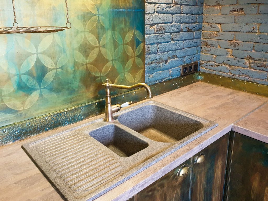 Kitchen sink and mixer tap in a home kitchen